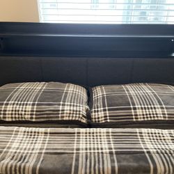 Full Size Bed/ Sealy Posturepedic Mattress ❗️Moving❗️