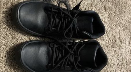 Men’s boots size 7