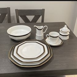 Christopher Stuart Eight person 44 Piece complete China dining set, plates, bowls, cups
