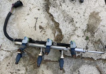 CHEVROLET MALIBU LT 3.6L FUEL RAIL INJECTOR