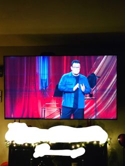 86" LG SMART 4k. SMALL CRACK WORKS FINE!