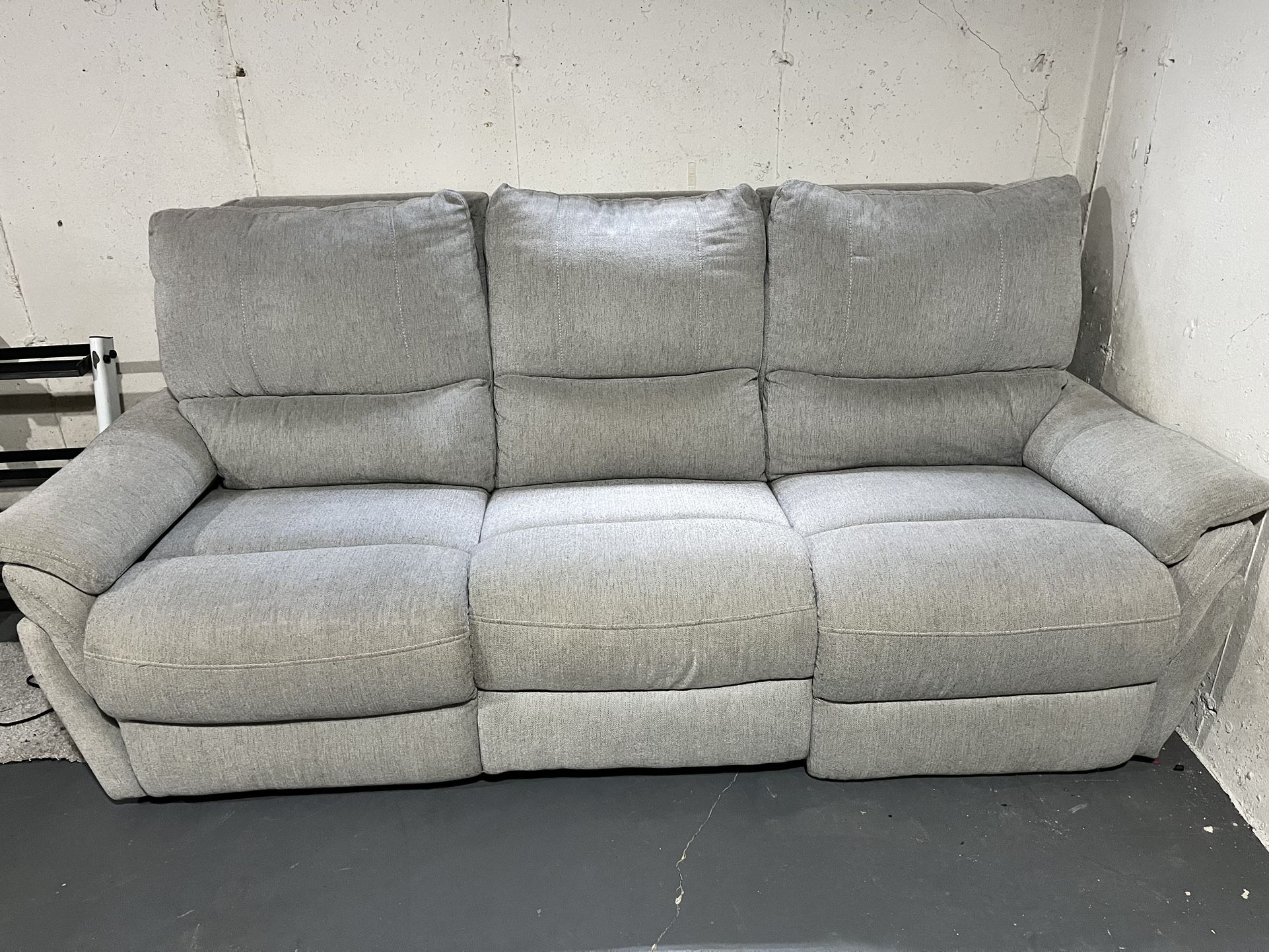 Power Reclining Sofa 