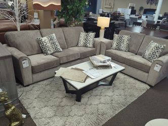 MADE IN USA COUCH AND LOVESEAT SET