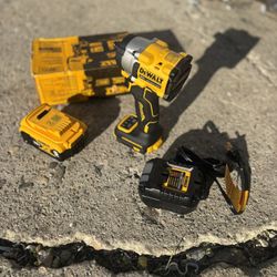 Impacto Dewalt. Atomic. Batería Y Cargador