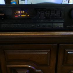 PIONEER  STEREO RECEIVER WORKS PERFECT NOTHING WRONG, WILL TRADE FOR WORKING VCR OR CASSETTE TAPE PLAYER