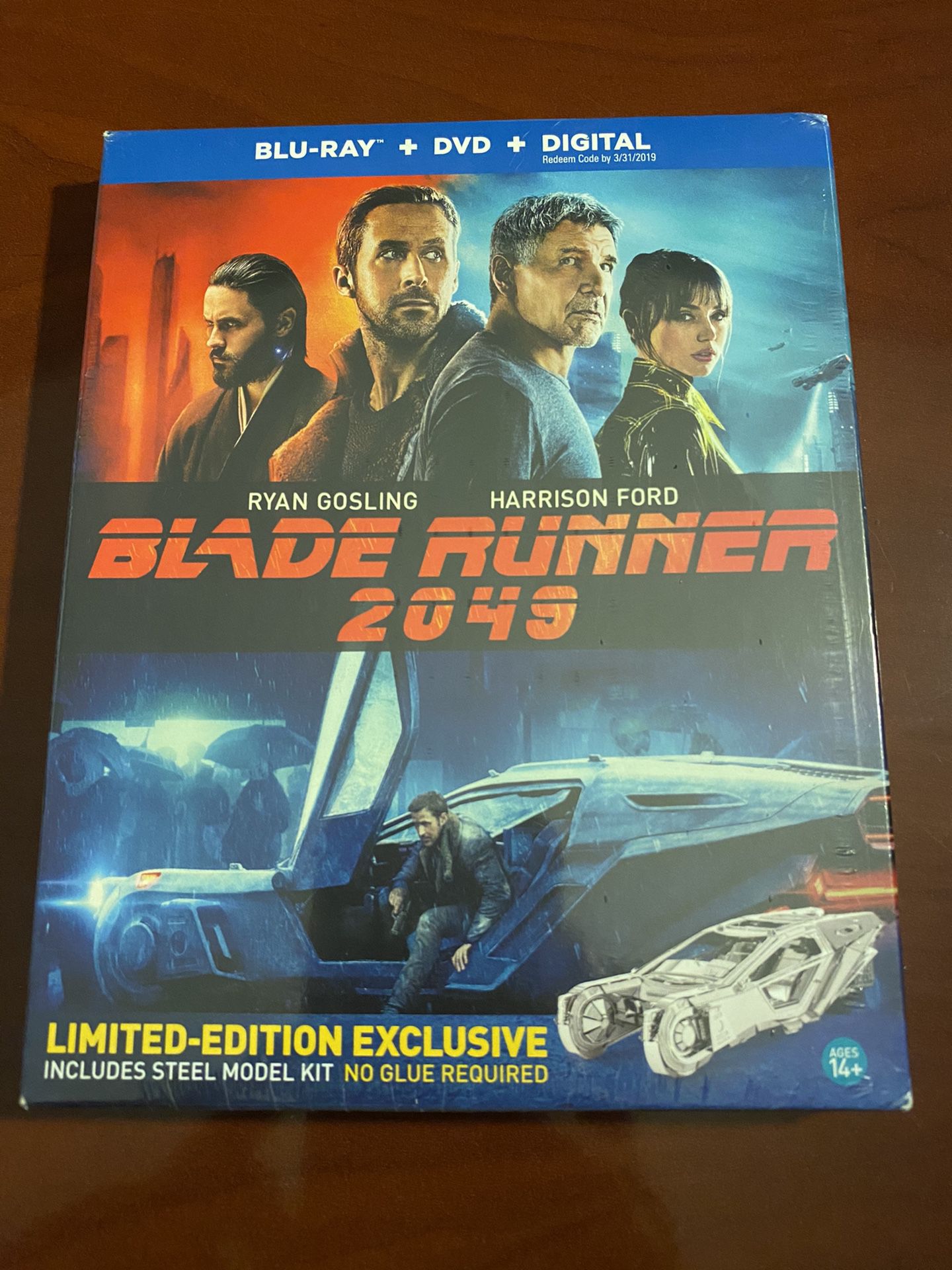 Blade Runner 2049 Limited Edition Includes Steel Model Kit