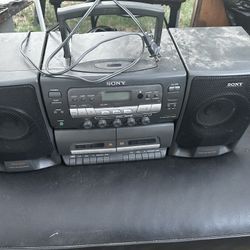Vintage Sony CFD-575 CD Radio Cassette Recorder Stereo Home or Portable Stereo Boombox