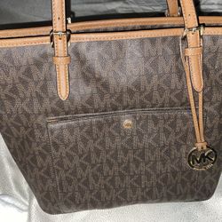 MICHAEL KORS IN GREAT CONDITION