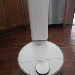SAMSUNG Jet Bot+ Robot Vacuum Cleaner w/ Clean Station