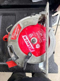 Milwaukee M18 FUEL 18V Lithium-Ion Brushless Cordless 7-1/4 in. Circular Saw (Tool-Only)