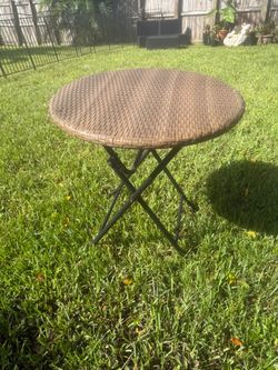 Round Wicker Folding Outdoor Patio Table