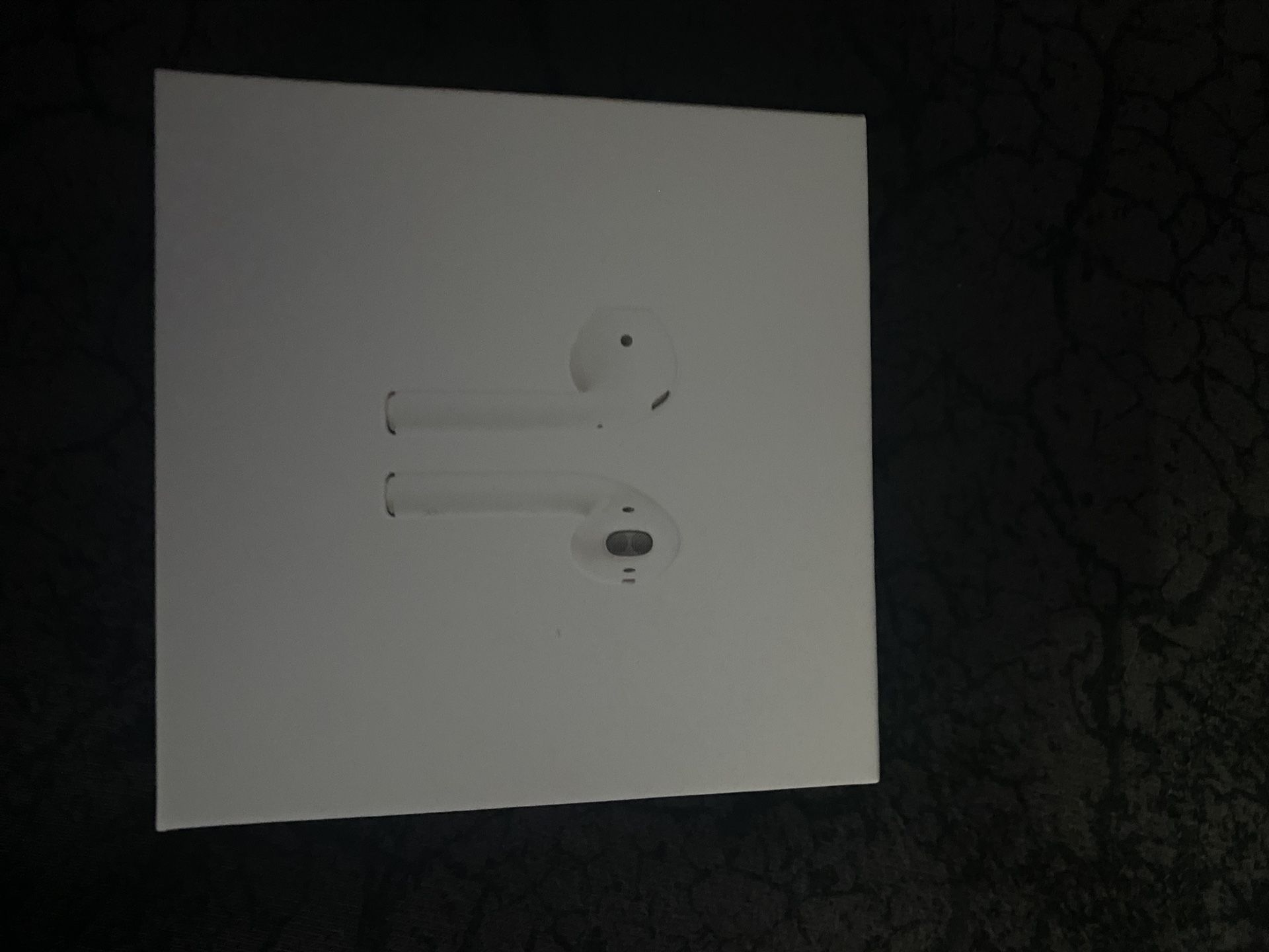 APPLE AIRPODS 2ND GENERATION W/CHARGING CASE
