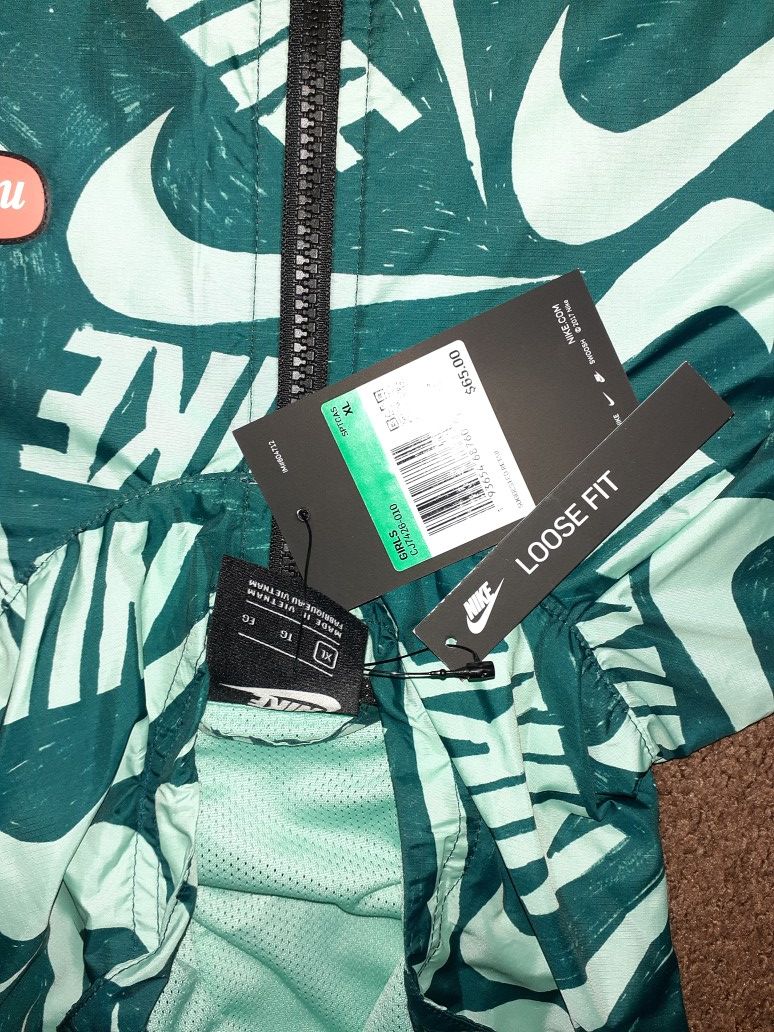 Brand new girls Nike jacket with tags