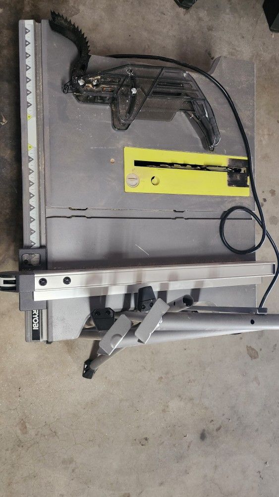 Table Saw With Stand