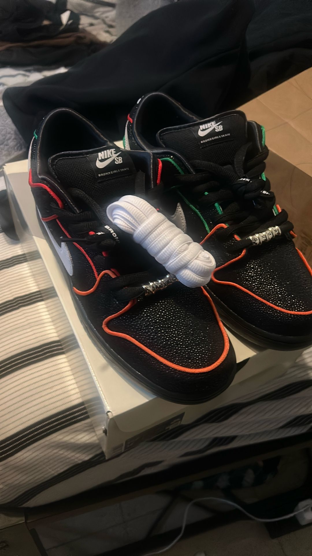 Brand New Nike Sb Dunks Bronx Addition