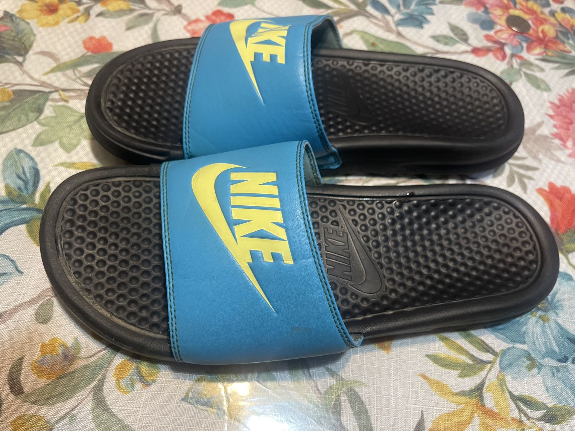 Nike Slides Size 10
