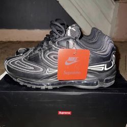 Supreme Nike Size 9.5 Men