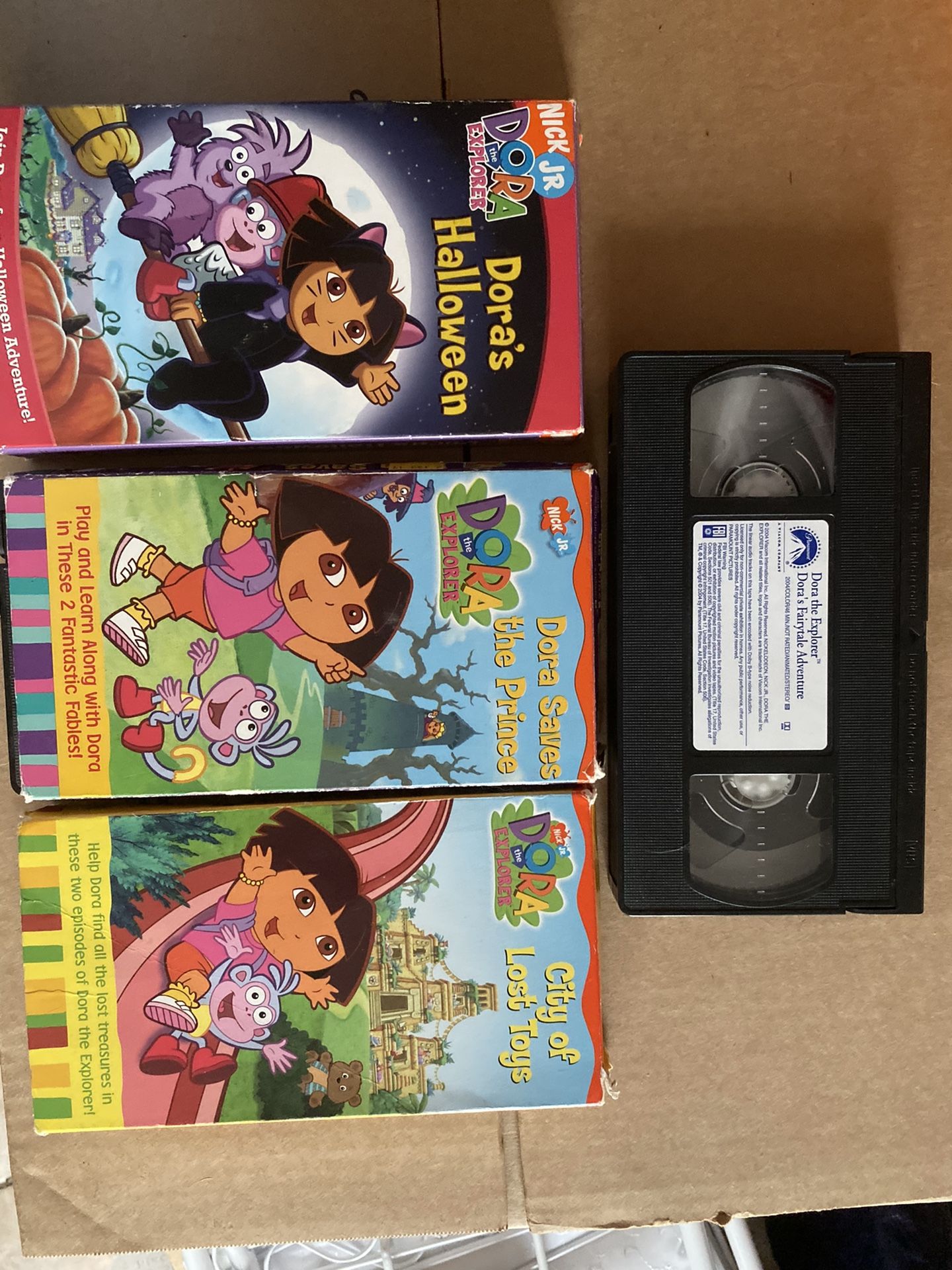 Dora 4 VHS tapes