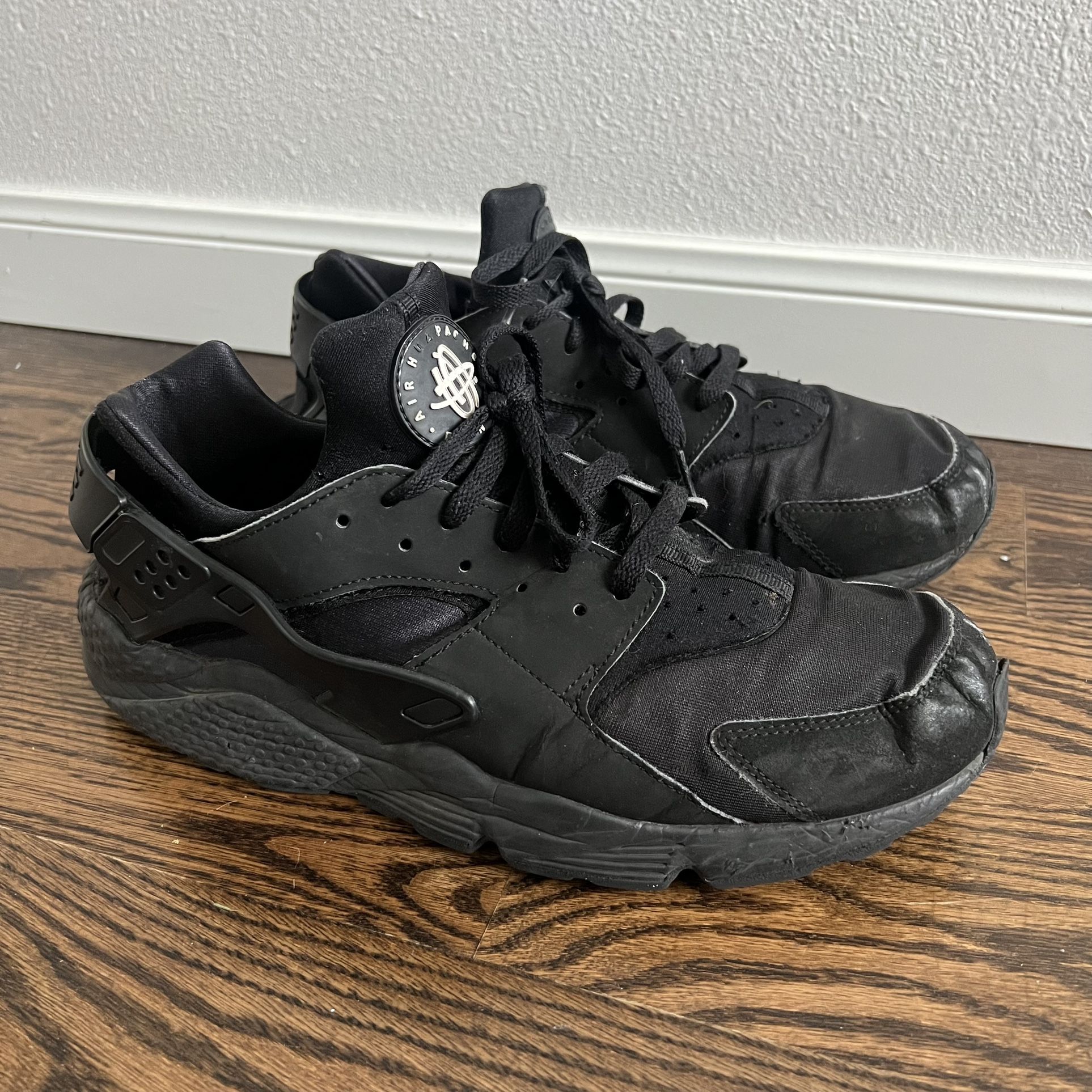 Nike Air Huarache Men’s Triple Black Athletic Tennis Shoes