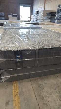 Queen sealy posturepedic mattress