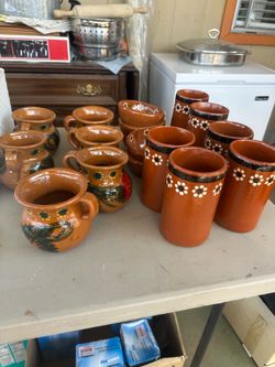 Jarritos y vasos de barro