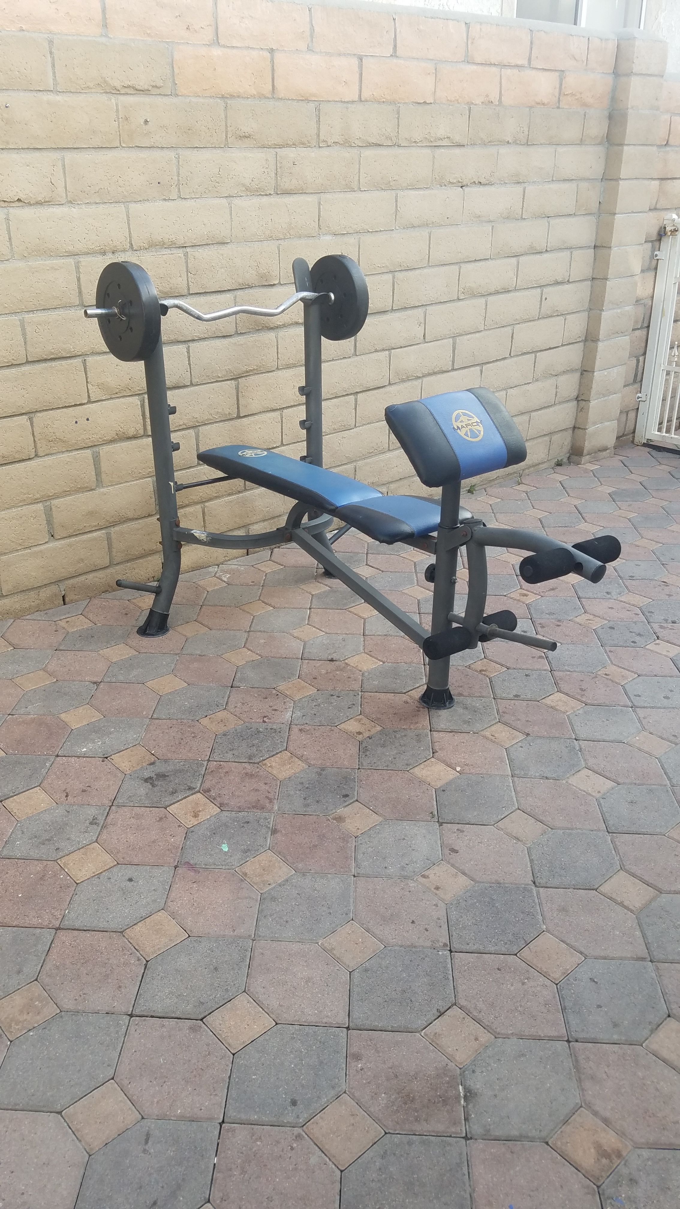 Weight bench/EZ bar/30lb weights