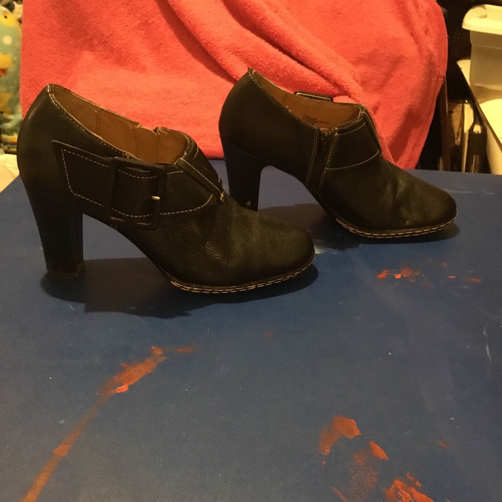 Black Sz 8 1/2 euro soft By Sofft Ankle Booties W/ Heel W/ Zipper And Lg Buckle Accent