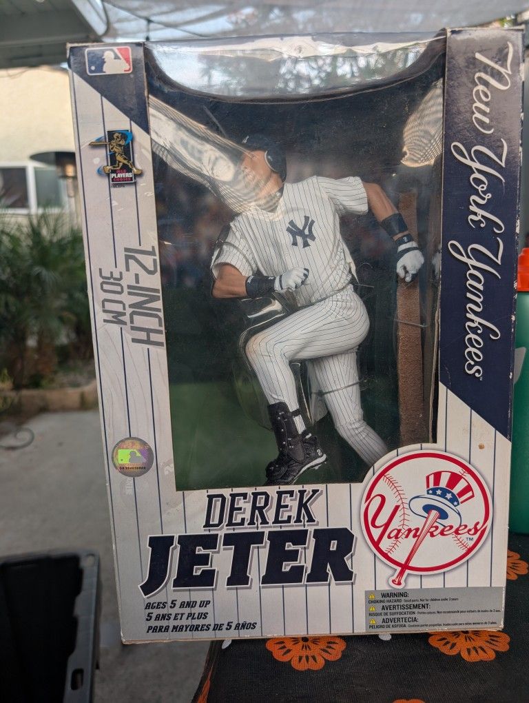 2005 McFarlane’s Sportspicks Derek Jeter 12-Inch Figure NY YANKEES HOF