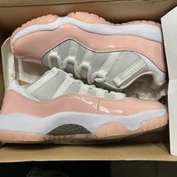 Women’s Air Jordan 11 Retro  Size  7