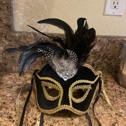 Masquerade Party Mask Feather Black Gold 