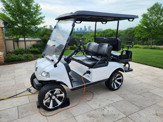 2021 4 Pro 60AH Evolution Electric Golf Cart in like new condition