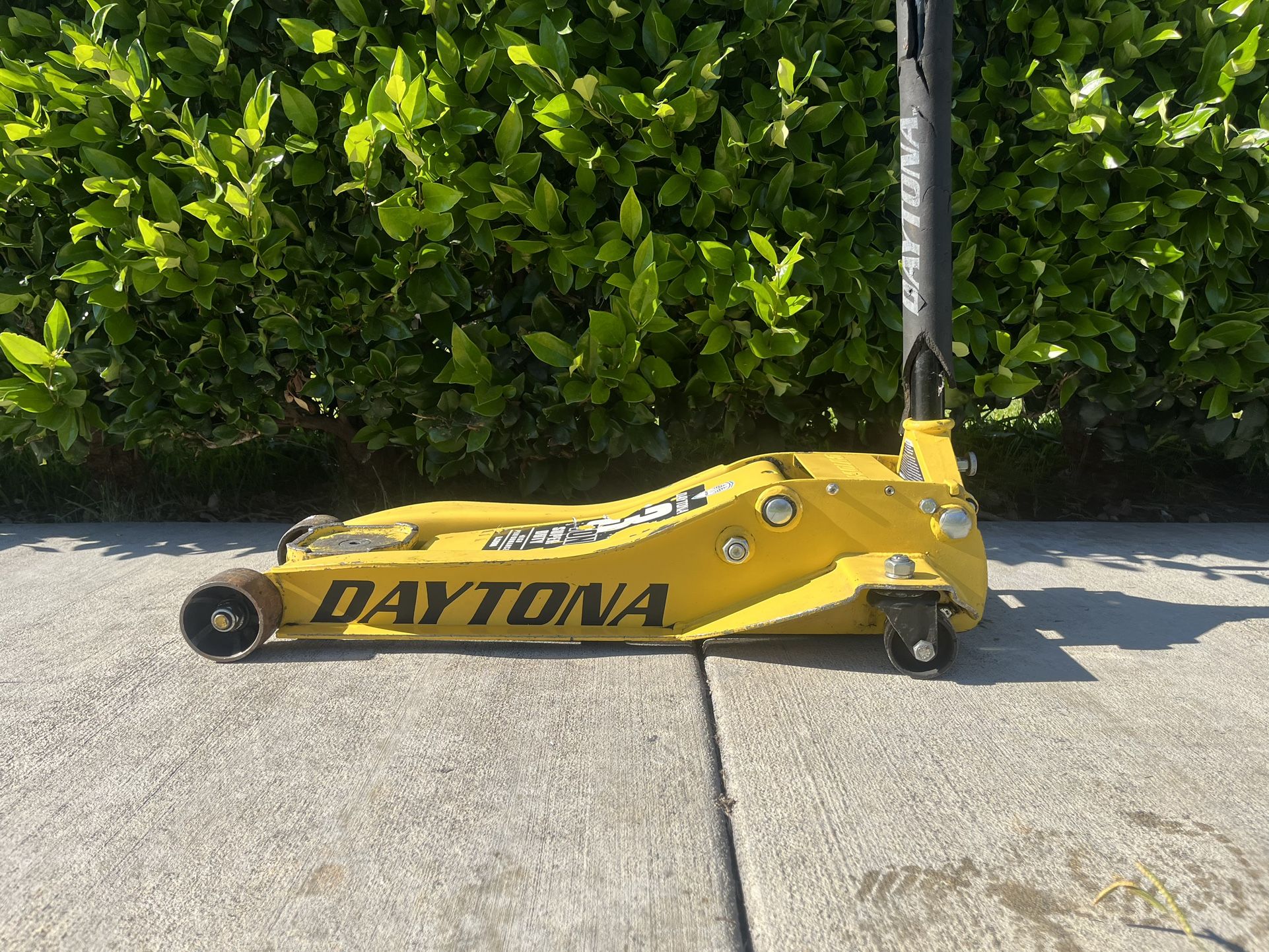 Daytona 3 Ton Super Duty Floor Jack for Sale in City Of Industry, CA