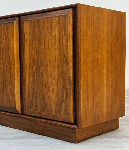 Mid-Century Modern Walnut Credenza / Buffet / Tv Stand ~ by Dillingham

