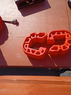 Red Plastic Pipe Clamp / Horseshoe Shims Set