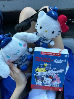 Dodgers Hello Kitty Blind Box + Souvenir Cup