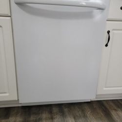 GE ADORA POTSCRUBBER DISHWASHER 