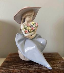 LLADRO Fragrant Bouquet Girl Figurine