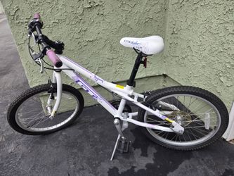 2015 GT Laguna 20" Bike - White/Purple