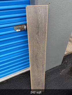 Laminate flooring 242sqft and 8 stair treads