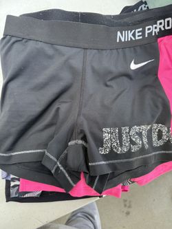 10 Nike Pro Leggings 