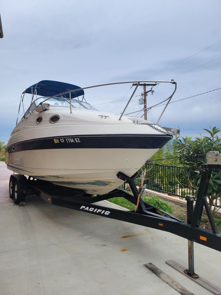 1999 Regal Boat 25ft With New Engine. 