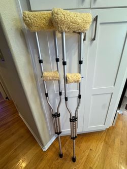 Crutches - Aluminum adjustable
