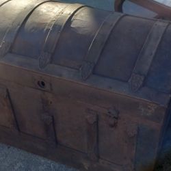 Vintage Round Top Trunk