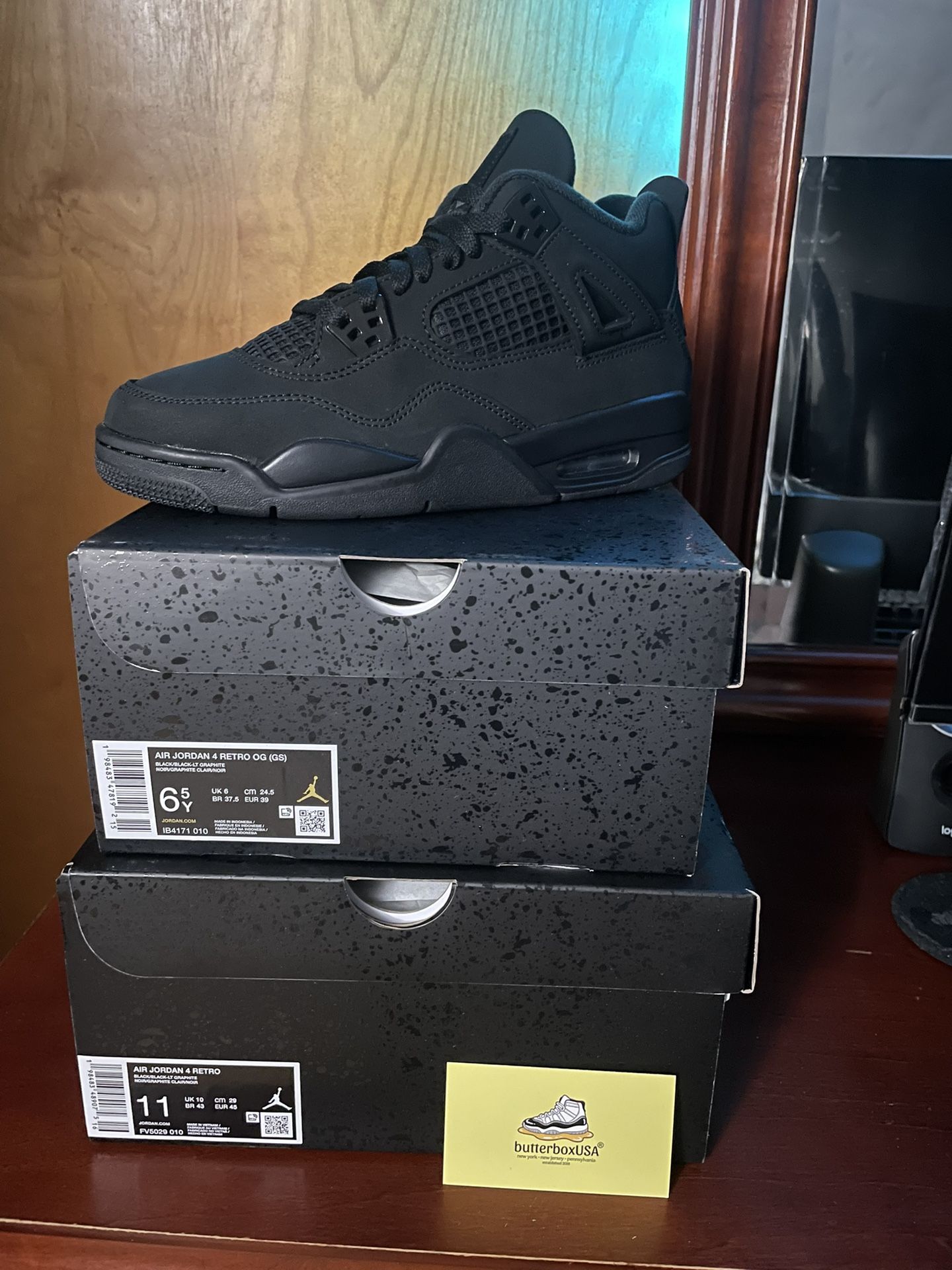 DS Brand New Air Jordan Retro 4 Black Cats 2025 Size 6.5y Kids & Size 11 Men’s 