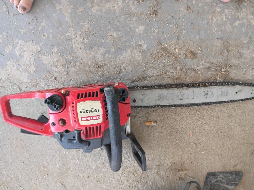 18 In. Craftsman Gas Chain Saw.Starts Right Up