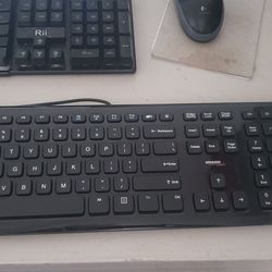 Amazon Basics computer PC keyboard