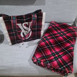 2022 Victoria's Secret Plaid Tote With Sherpa Fleece Trim VS Logo.