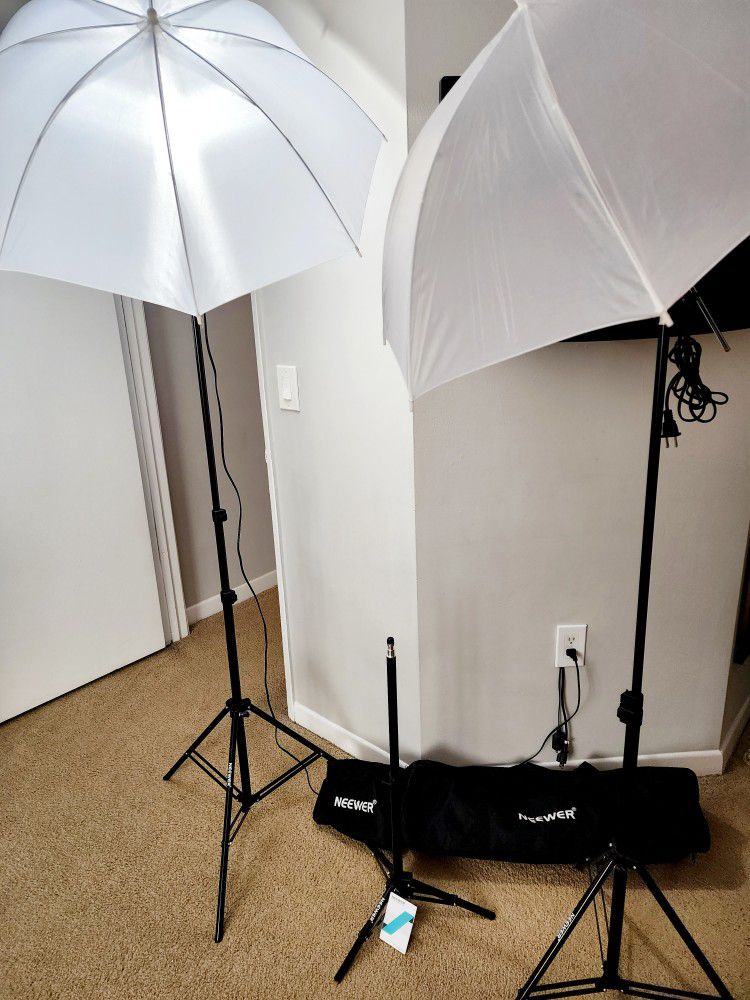 Photograpy Umbrella Lighting includes 3 different sized