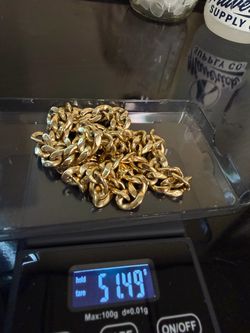 14 kt gold Cuban link chain