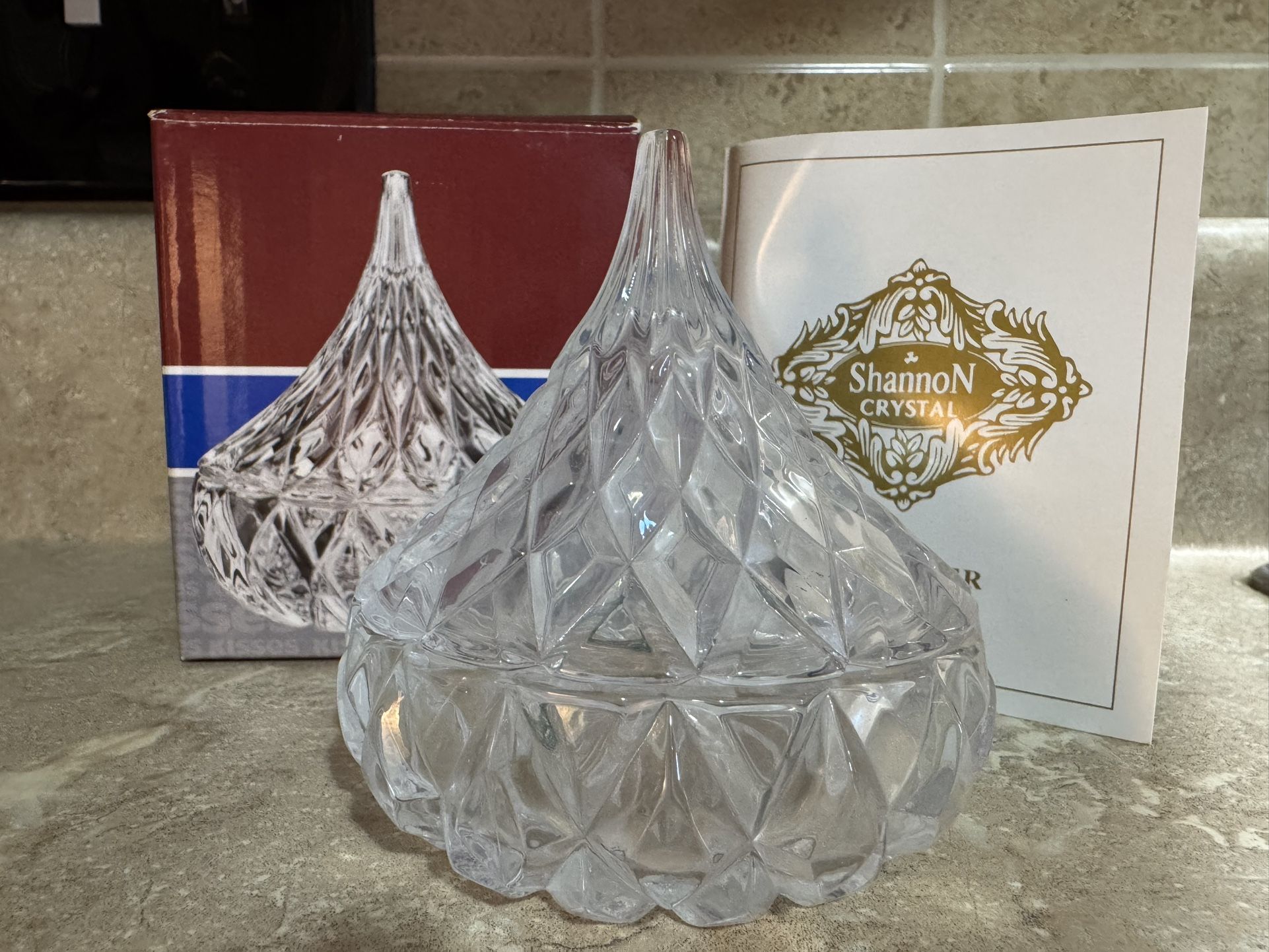 *NEW*—-Crystal Hershey Kiss